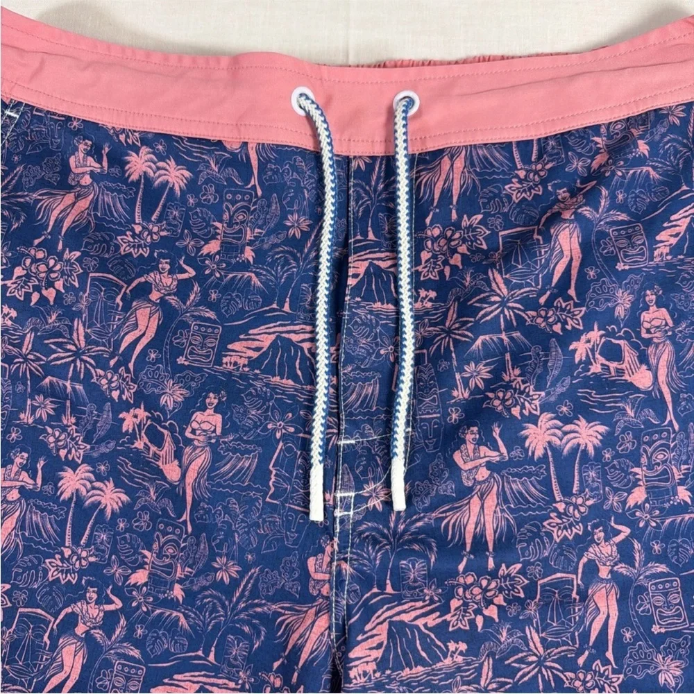 Johnnie-O Men's Hawain Themed Swim Trunks Size Large